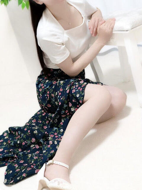 えみり 熟女デリヘル 女神の極み(待ち合わせ型熟女デリヘル)