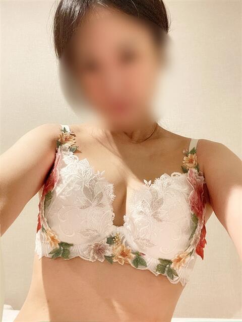 りな 尼妻（あまづま）（待ち合わせ型人妻デリヘル）