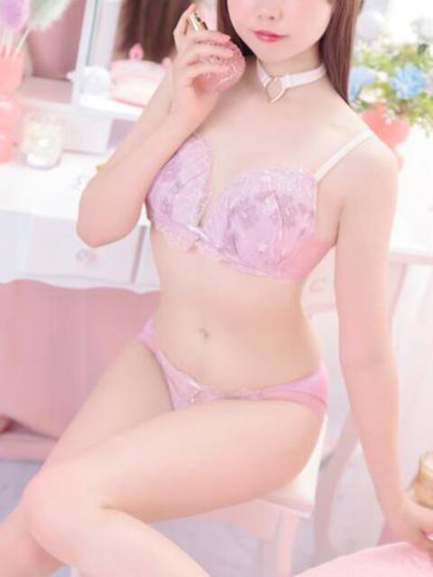 もも E+アイドルスクール新宿・歌舞伎町店（デリヘル）