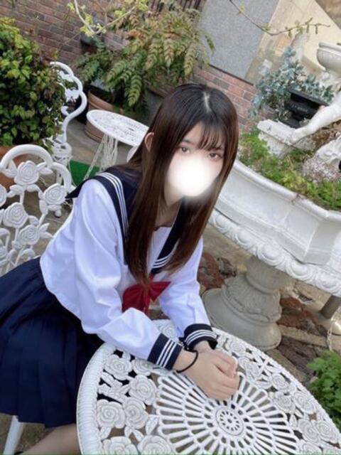 スレンダー女子大生りたちゃん ロイヤル　アテンダー（デリヘル）