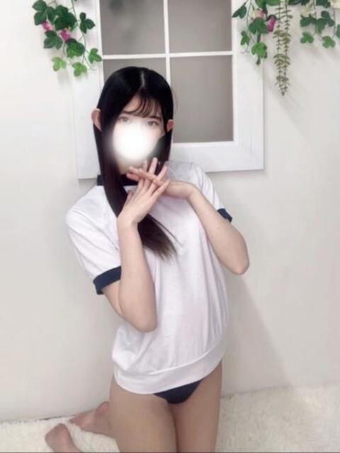 スレンダー女子大生りたちゃん ロイヤル　アテンダー（デリヘル）