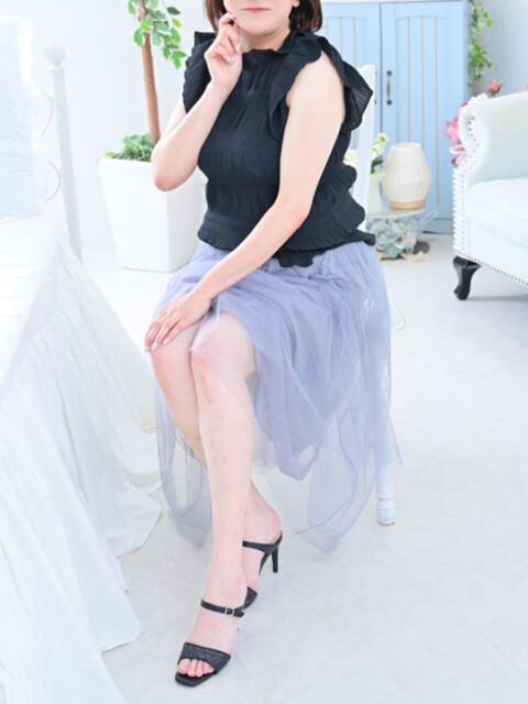 小山えま ほっこりーヌ谷九店（淫乱人妻専門ホテヘル＆デリヘル）