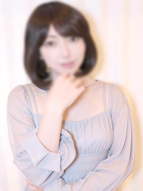 しおり♡逸材の予感... 人妻、密感女子専門店　五反田エース（人妻デリヘル）