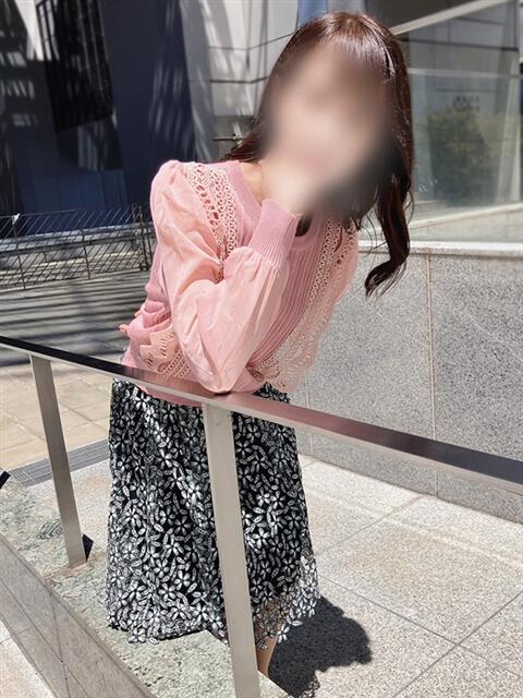永山 菜緒 昼妻夜 滋賀店(駅待ち合わせ人妻デリヘル)