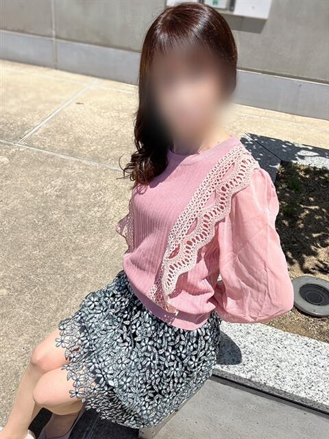 永山 菜緒 昼妻夜 滋賀店(駅待ち合わせ人妻デリヘル)