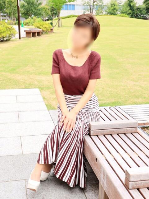 小春 東京人妻フォーシーズンズ(人妻・熟女待ち合わせデリヘル)