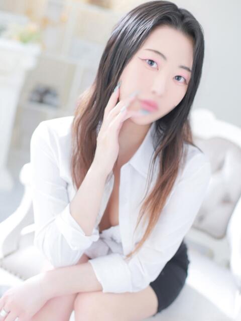 緑谷　ゆあ ノーパンパンスト スケベなOL梅田・兎我野店（ホテヘル）