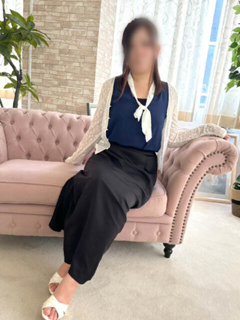 えみり 奥様の実話 梅田店（人妻ホテヘル）