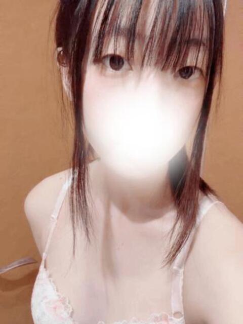 未経験大学生（体験）ちかちゃん ロイヤル　アテンダー（デリヘル）