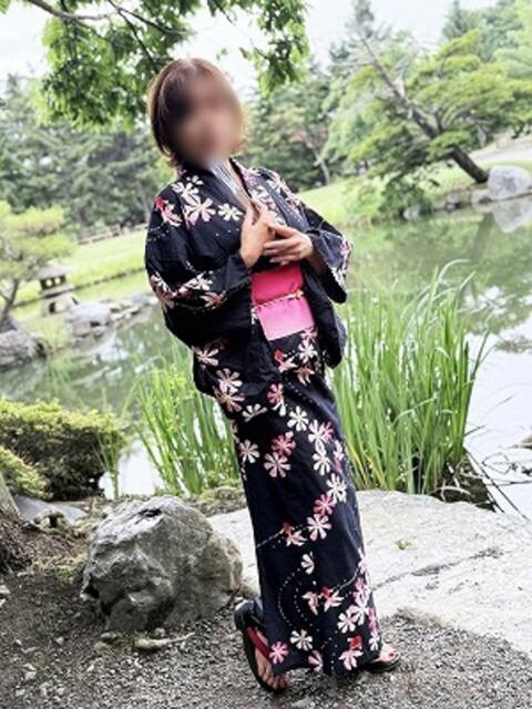 しおり 完熟ばなな札幌・すすきの（人妻熟女デリヘル）