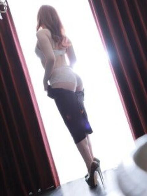 みな エロ過ぎる奥様　小田原店（人妻デリヘル）
