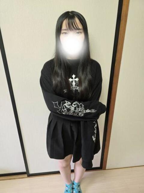 黒髪清楚系18歳ふうなちゃん ロイヤル　アテンダー（デリヘル）