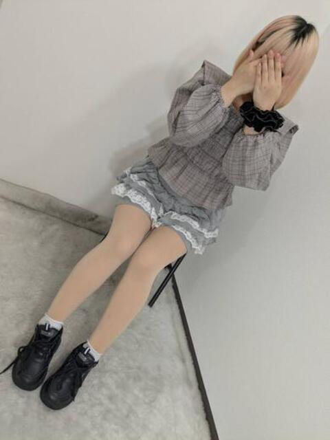 りり 池袋しろパラ(ホテヘル(手コキ・オナクラ))