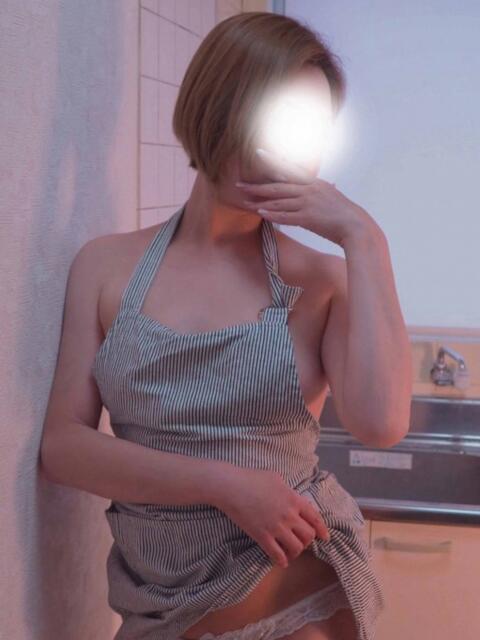 椿ナオ おいしい人妻熟女（人妻熟女系デリヘル）