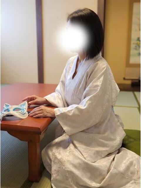 桐谷はな 厚木人妻花壇（人妻デリヘル）