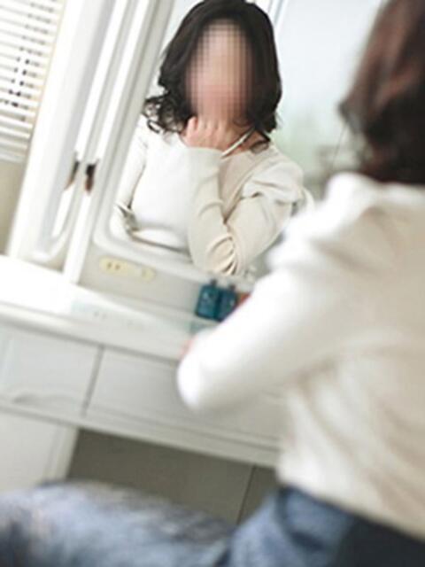 高塚(こうつか) 熟女出逢い会 『百合の園』 五反田店（熟女デリヘル）