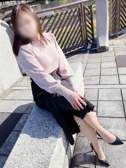 安曇野 鈴花 昼妻夜 滋賀店(駅待ち合わせ人妻デリヘル)