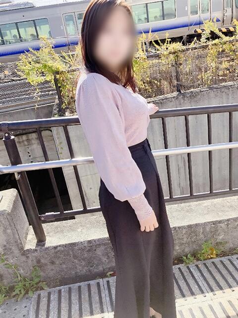 安曇野 鈴花 昼妻夜 滋賀店(駅待ち合わせ人妻デリヘル)