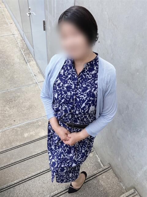 片岡 琴音 昼妻夜 滋賀店(駅待ち合わせ人妻デリヘル)