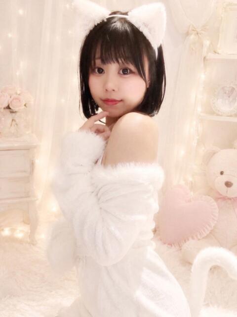 えま(究極アイドル超え美少女! HONEY BEE 大宮(デリヘル)