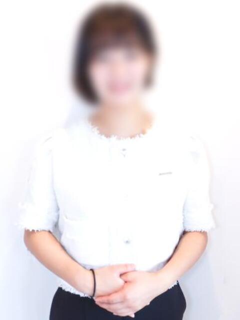 えみ　美白えろ巨乳さん！ 人妻、密感女子専門店　五反田エース（人妻デリヘル）