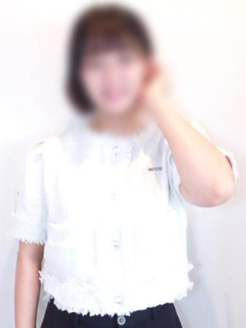 えみ　美白えろ巨乳さん！ 人妻、密感女子専門店　五反田エース（人妻デリヘル）