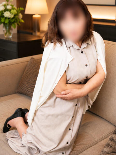 みなと(昭和40年生まれ) 熟年カップル名古屋～生電話からの営み～（人妻・熟女デリヘル）