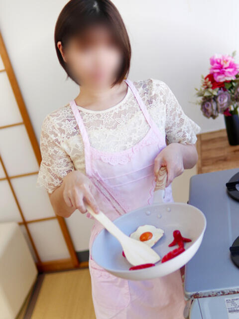 りお(昭和58年生まれ) 熟年カップル名古屋～生電話からの営み～（人妻・熟女デリヘル）