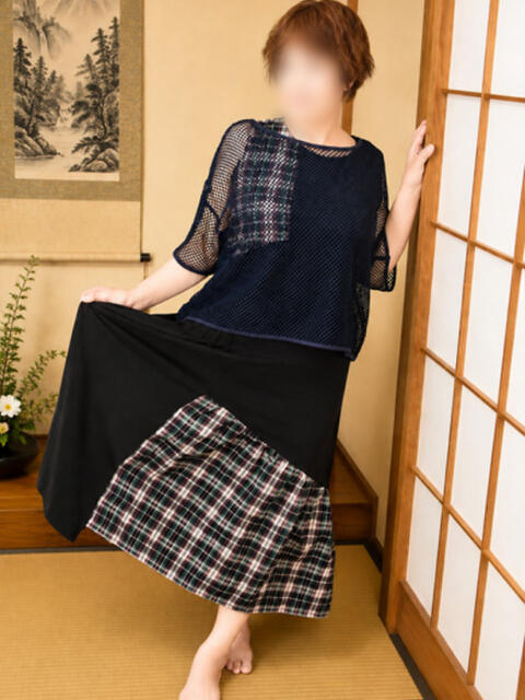 あすか(昭和49年生まれ) 熟年カップル名古屋～生電話からの営み～（人妻・熟女デリヘル）