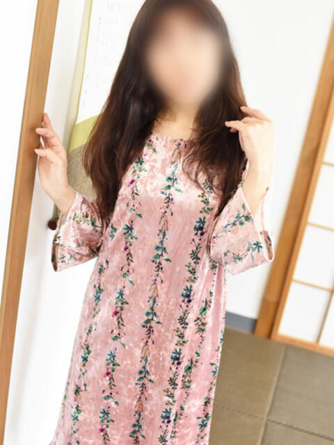 いずみ(昭和51年生まれ) 熟年カップル名古屋～生電話からの営み～（人妻・熟女デリヘル）