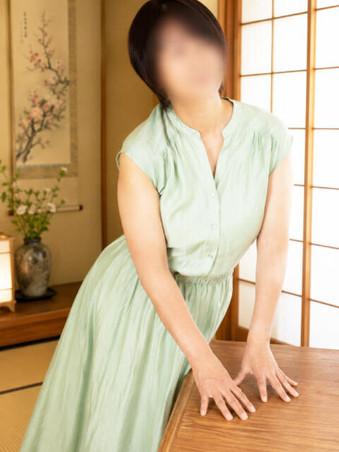 のん(昭和50年生まれ) 熟年カップル名古屋～生電話からの営み～（人妻・熟女デリヘル）