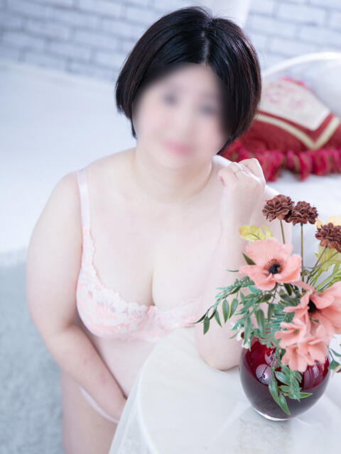 新開めい 大阪ぽっちゃり妻(待ち合わせ&デリヘル)