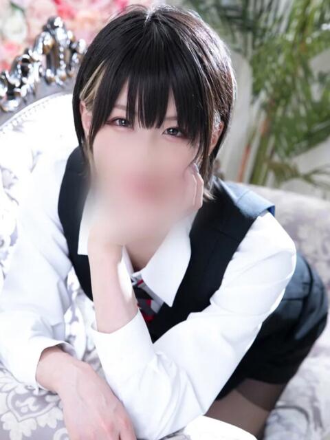 ねね 新宿・本格コスプレ美人秘書オフィスイメクラ「秘書課女子」(ホテヘル)