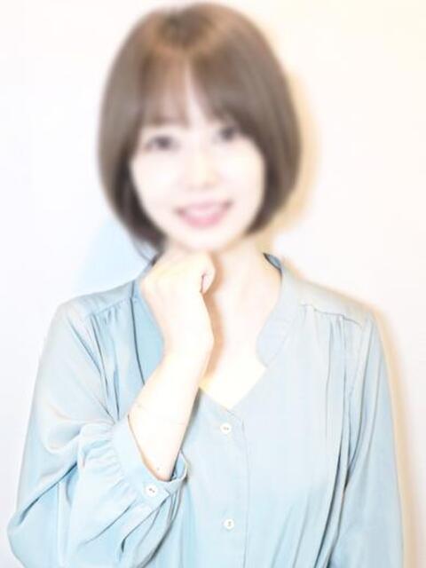 みなみ　弘中アナ激似美女！ 人妻、密感女子専門店　五反田エース（人妻デリヘル）