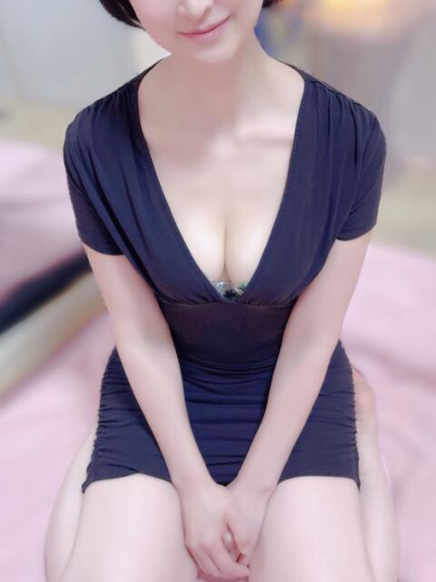 山咲なるみ 聖なる人妻（【非風俗】メンズエステ）