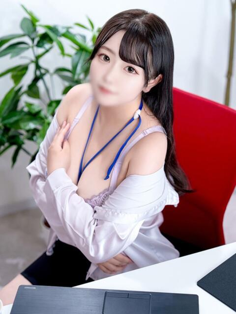 成瀬もも アソビザ女子社員 池袋支社(ホテヘル&デリヘル)