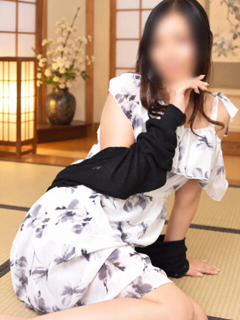 りか(昭和57年生まれ) 熟年カップル名古屋～生電話からの営み～（人妻・熟女デリヘル）