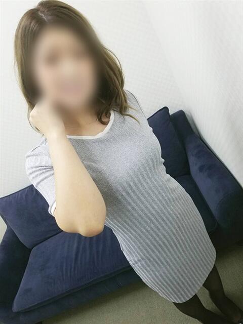 胡桃 柚欄 昼妻夜 滋賀店（駅待ち合わせ人妻デリヘル）