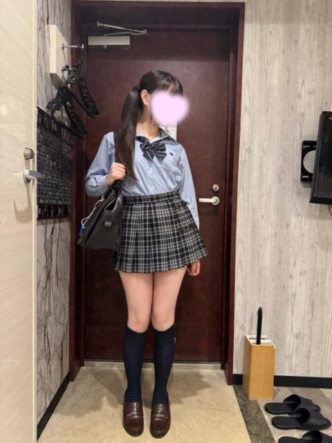 新入生 みく 青チェと赤チェ（派遣型オナクラ（手コキ））