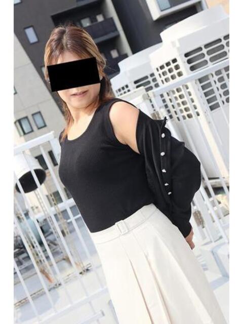 しおん 逢って30秒で即尺（人妻・熟女待ち合わせデリヘル）