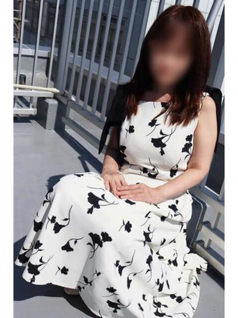 まな 逢って30秒で即尺（人妻・熟女待ち合わせデリヘル）