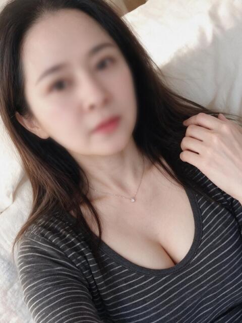 なな 大人の誘惑～色気を求めた女たち～（人妻デリヘル）