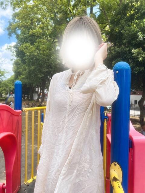はるか(神秘的な透明感) おクンニ天国~Rising Group~(店舗型オナクラ(クンニ☓手コキ))