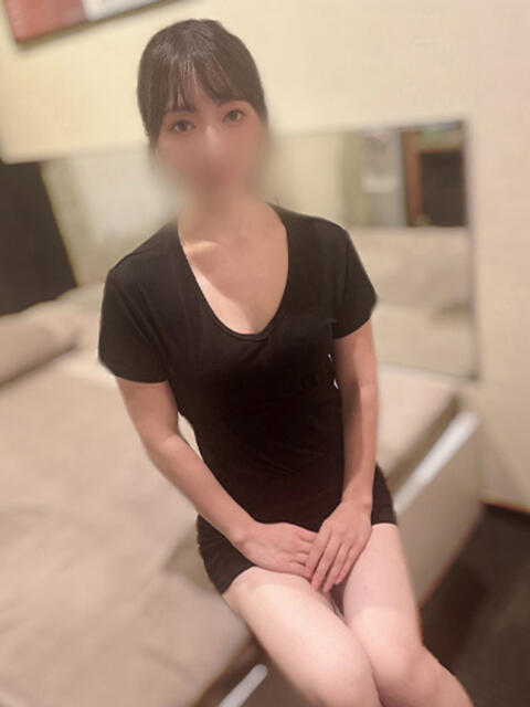 えみり【品よく可憐な癒し美女】 エフルラージュ大曽根（店舗型性感エステ）