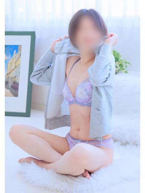 あき 梅田アバンチュール（人妻ホテヘル）