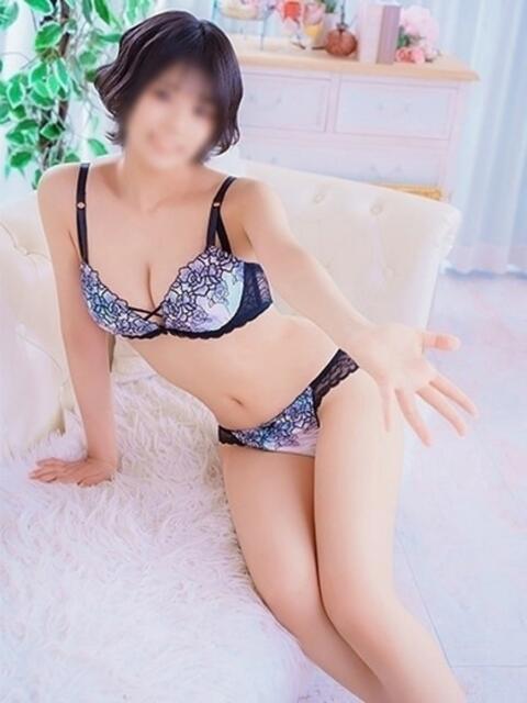 りつ♡おっとり清楚な癒し系美女♡ 即生専門店ゴッドパイ（デリヘル）