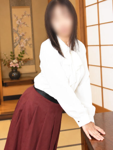 みお(昭和56年生まれ) 熟年カップル名古屋～生電話からの営み～（人妻・熟女デリヘル）