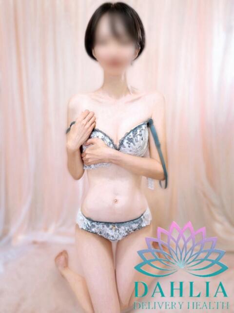 蜜(みつ) DAHLIA(ダリア)（人妻デリへル）