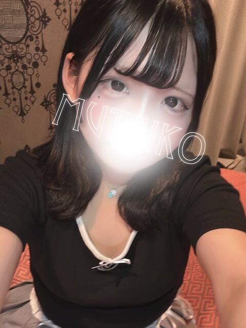 ぴぴ 完全密室 無抵抗（ホテヘル＆デリヘル）