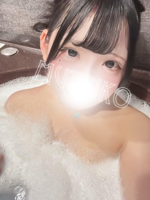 ぴぴ 完全密室 無抵抗（ホテヘル＆デリヘル）